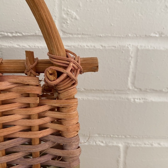 Muted-multicolored hanging wicker storage basket - Picture 7 of 8